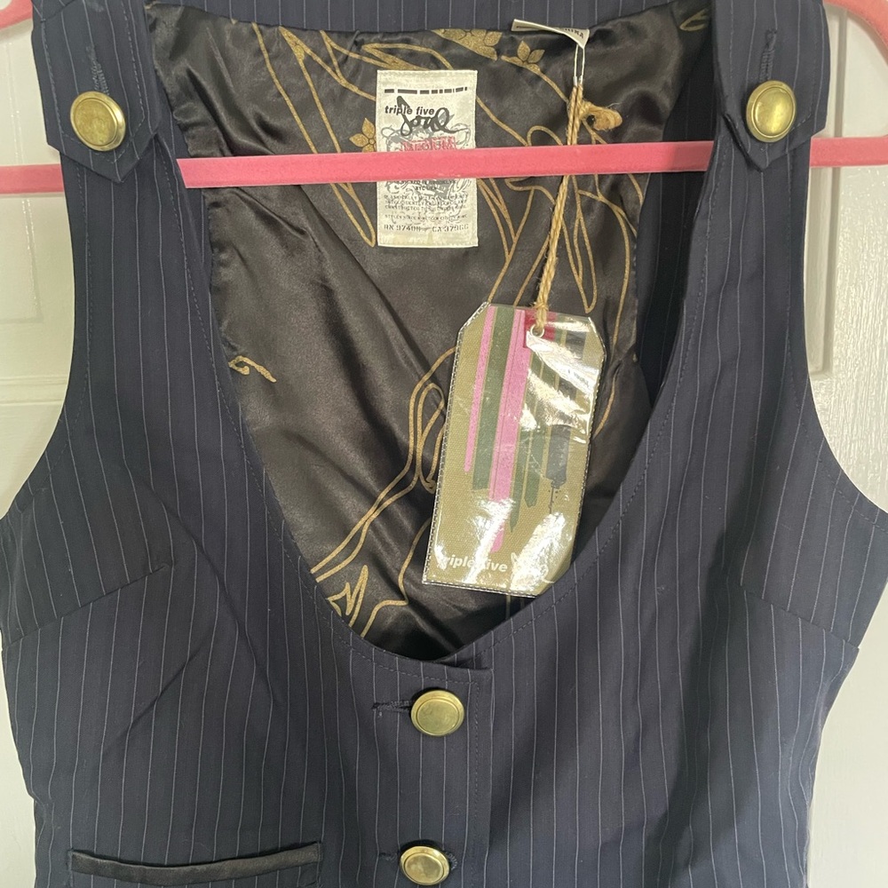 Triple Five Soul Pinstripe Vest with nice gold buttons (dark navy/ black) - Picture 2 of 3